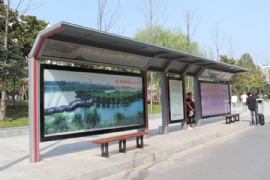 公交候車亭廣告促進城市的經(jīng)濟增長